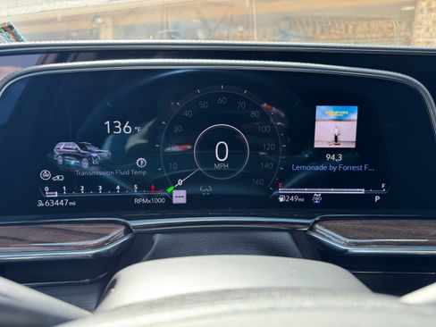 Used 2022 Cadillac Escalade Premium Luxury Platinum image 12