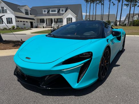 Used 2025 McLaren Artura Spider RWD image 17