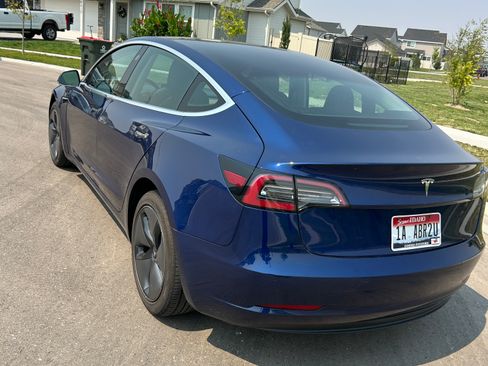 Used 2019 Tesla Model 3 Mid Range RWD image 8