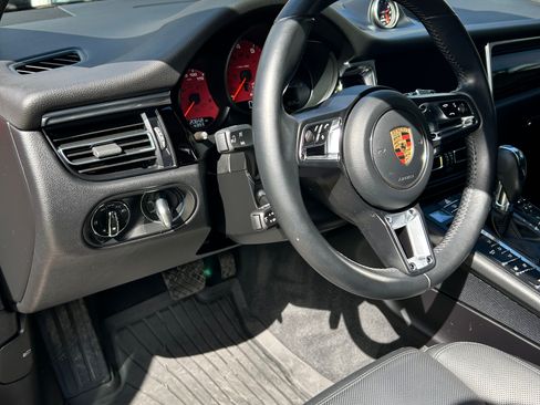 Used 2021 Porsche Macan S image 11