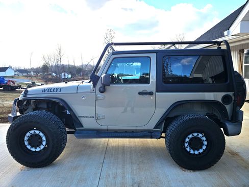 Used 2017 Jeep Wrangler Sport image 2