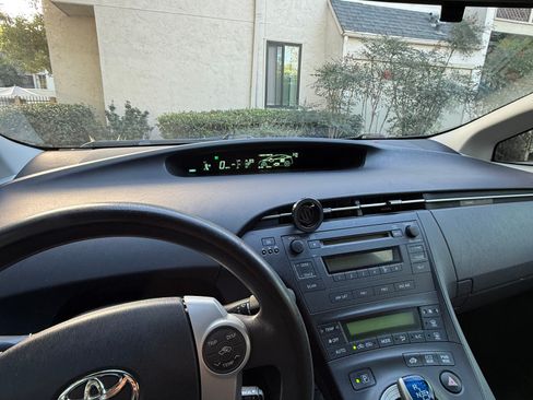 Used 2011 Toyota Prius Two image 2