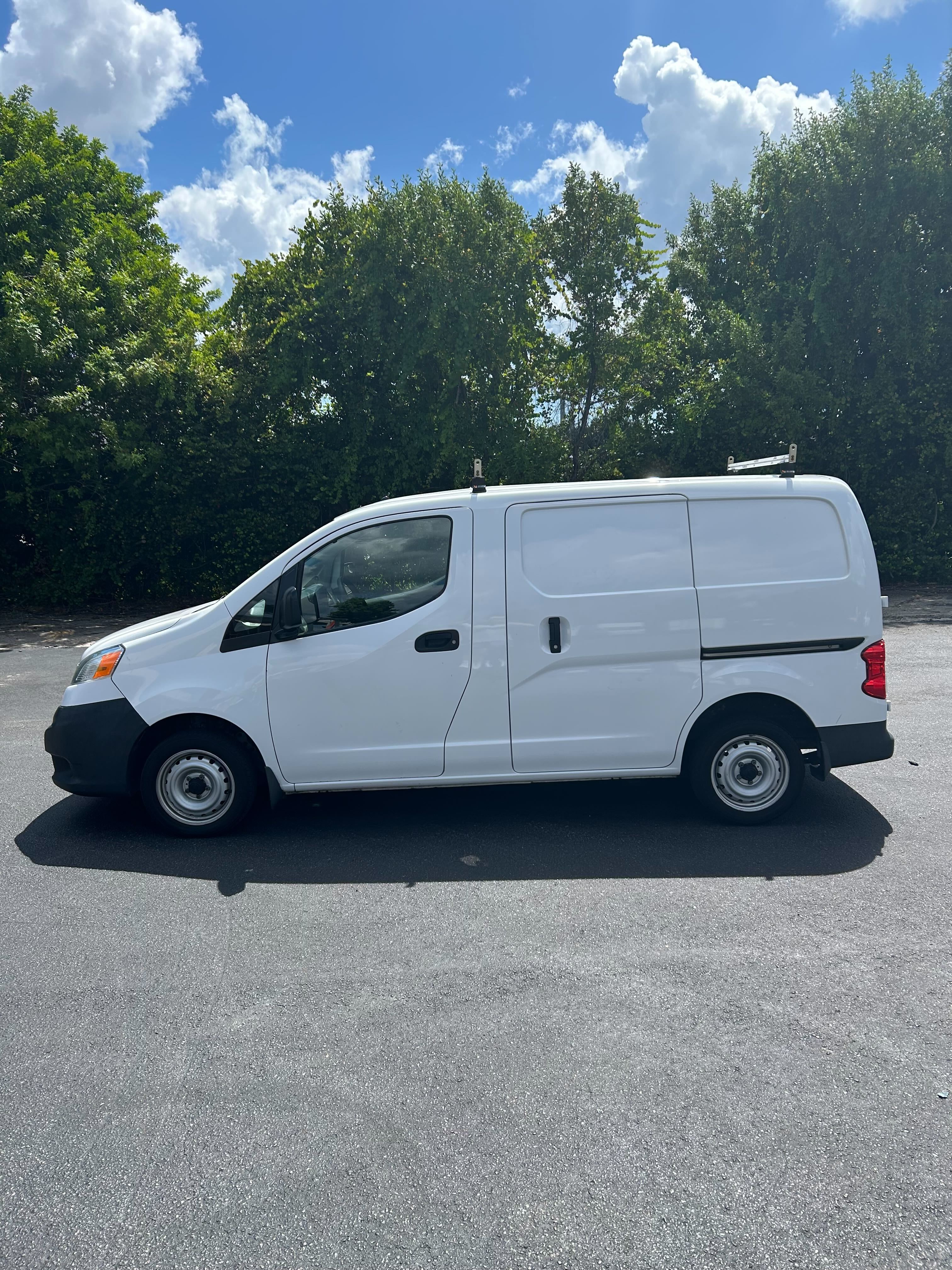 Used 2019 Nissan NV200 S FWD image 1