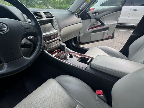 Used 2007 Lexus IS 250 AWD w/ Luxury Plus Pkg image 10