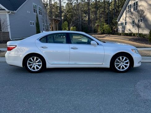 Used 2007 Lexus LS 460 image 4
