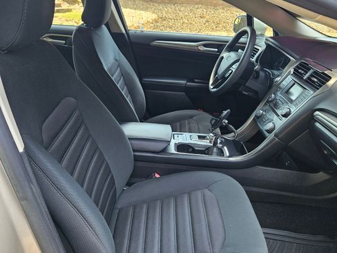 Used 2017 Ford Fusion SE image 10