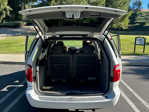 Used 2001 Chrysler Town & Country EX image 14