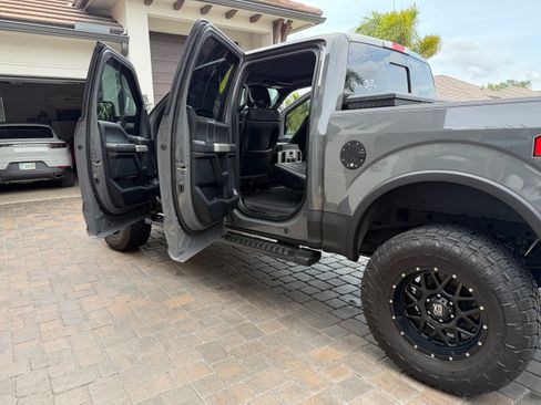 Used 2018 Ford F150 Lariat w/ Equipment Group 502A Luxury AWD/4WD image 13