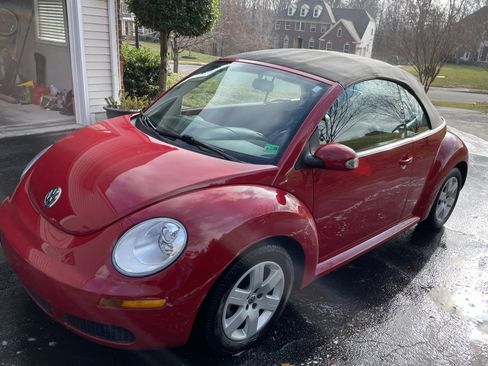 Used 2007 Volkswagen Beetle Convertible w/ Package 1 image 2