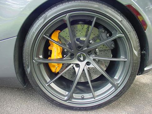 Used 2024 McLaren 750S Spider RWD image 17