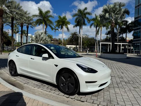 Used 2023 Tesla Model 3 Standard Range image 5
