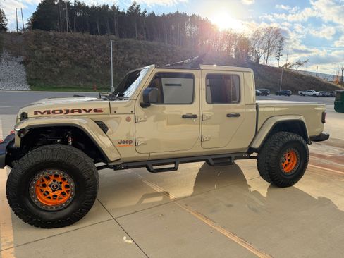 Used 2020 Jeep Gladiator Mojave image 8