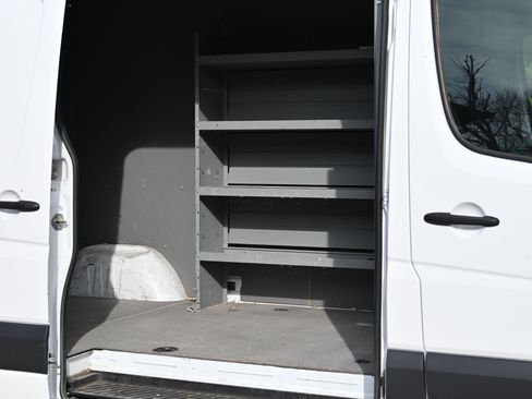 Used 2018 Freightliner Sprinter 2500 image 8