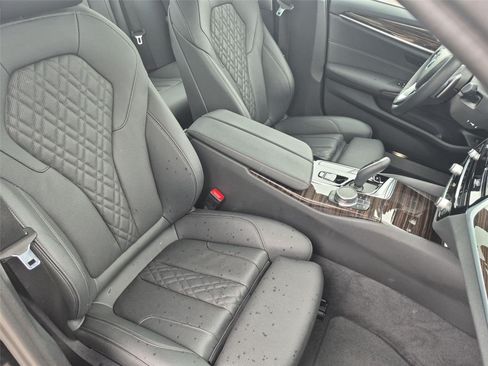 Used 2021 BMW 530i w/ Convenience Package RWD image 8