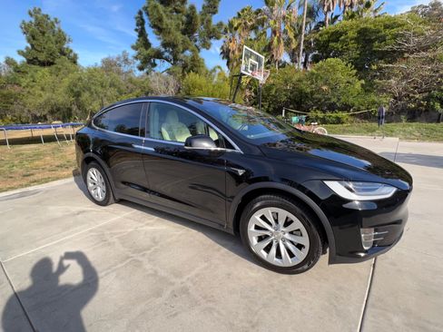 Used 2021 Tesla Model X Long Range image 2