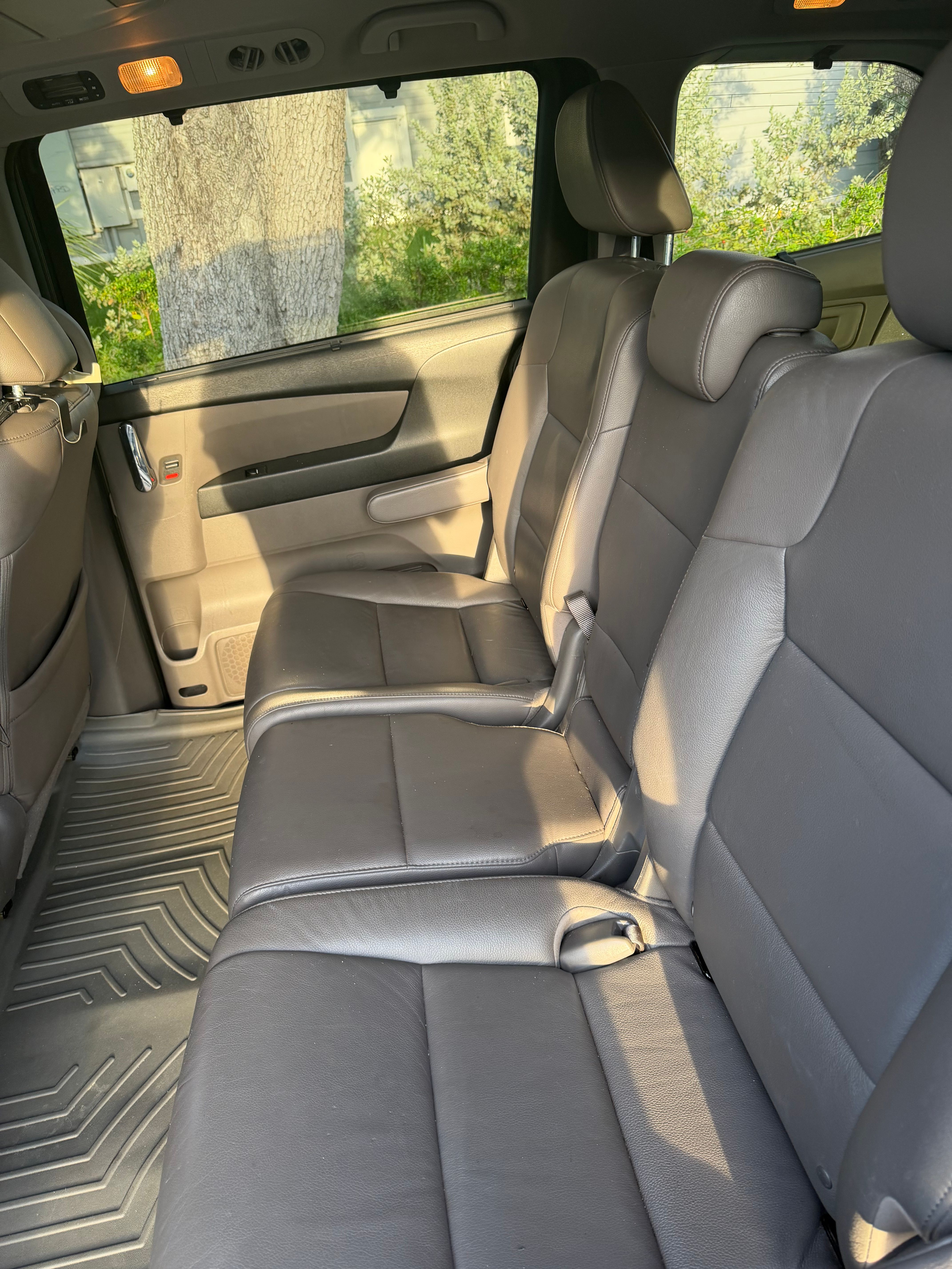 Used 2014 Honda Odyssey Touring Elite image 19