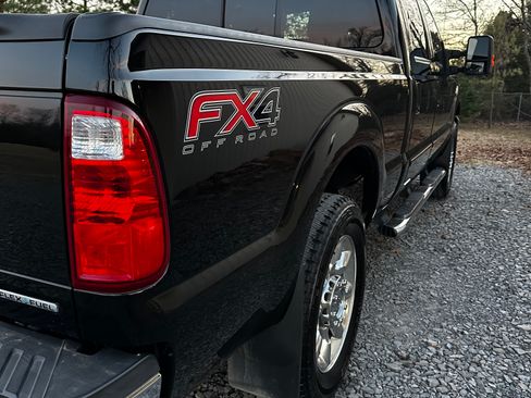 Used 2016 Ford F250 Lariat w/ Lariat Interior Package image 8