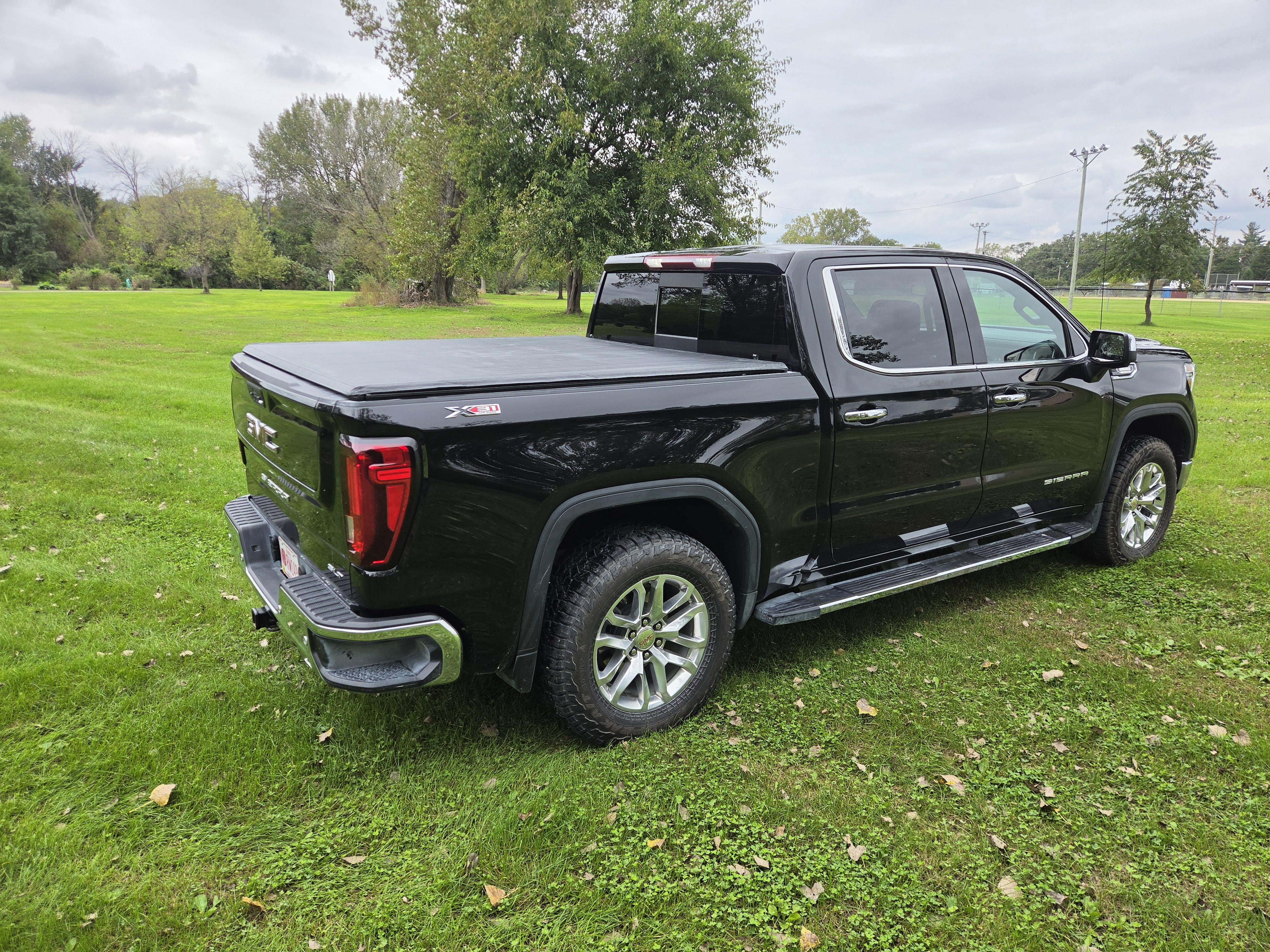 Used 2021 GMC Sierra 1500 SLT w/ SLT Premium Plus Package AWD/4WD image 4