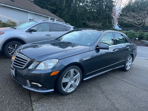 Used 2011 Mercedes-Benz E 350 Sedan image 2