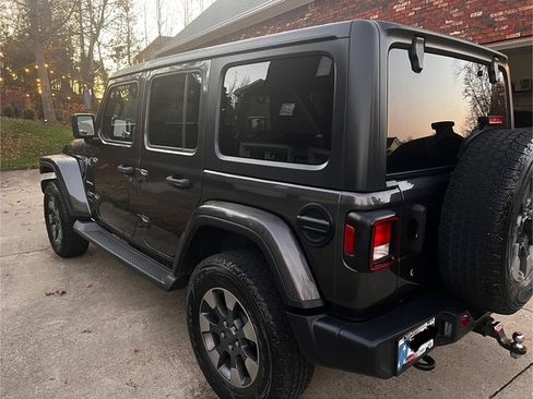 Used 2018 Jeep Wrangler Unlimited Sahara image 8