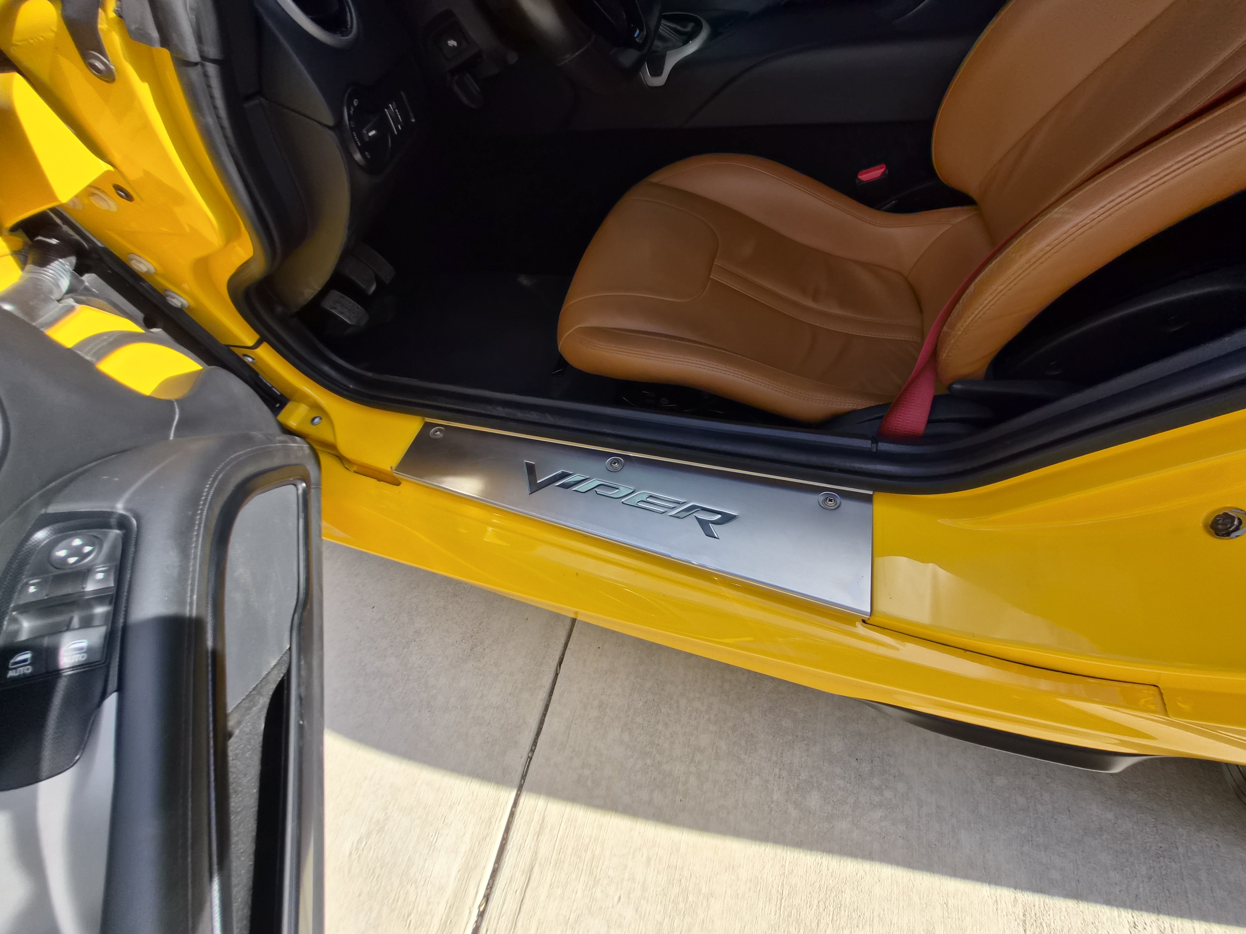 Used 2013 SRT Viper SRT-10 w/ Grand Touring Pkg RWD image 24