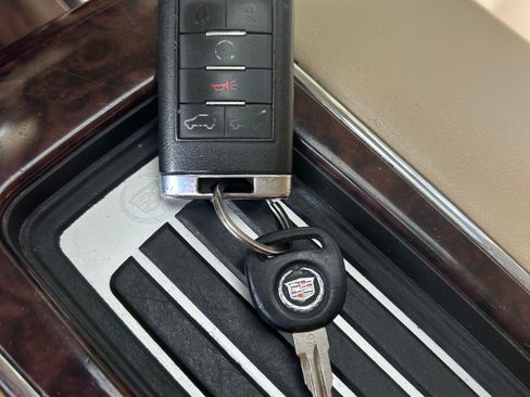 Used 2013 Cadillac Escalade ESV Luxury RWD image 4