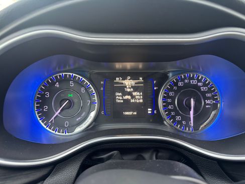 Used 2015 Chrysler 200 Limited image 5