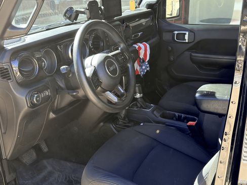 Used 2018 Jeep Wrangler Unlimited Sport image 17