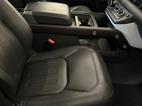 Used 2020 Land Rover Defender 110 HSE image 15
