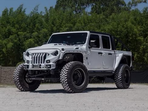 Used 2023 Jeep Gladiator Overland image 8