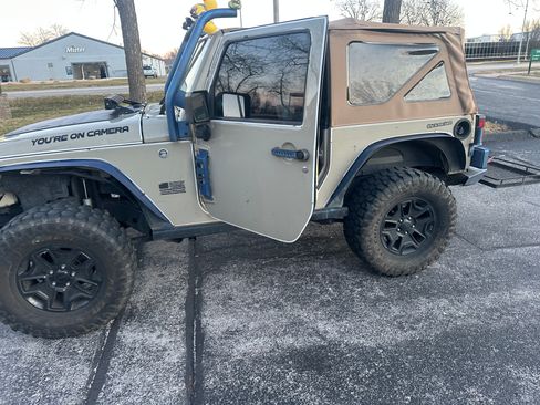 Used 2017 Jeep Wrangler Sport image 10