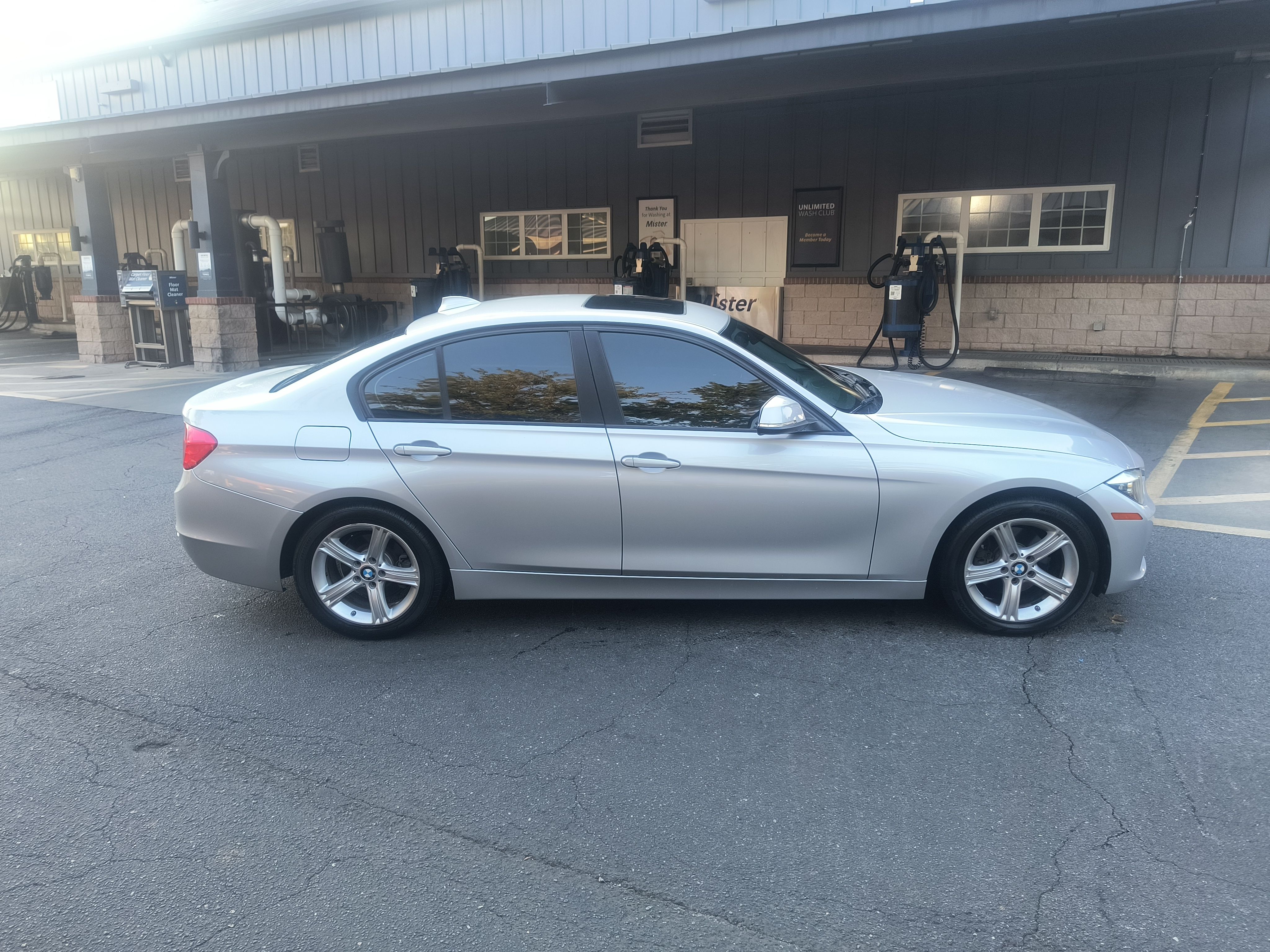 Used 2015 BMW 320i Sedan RWD image 18