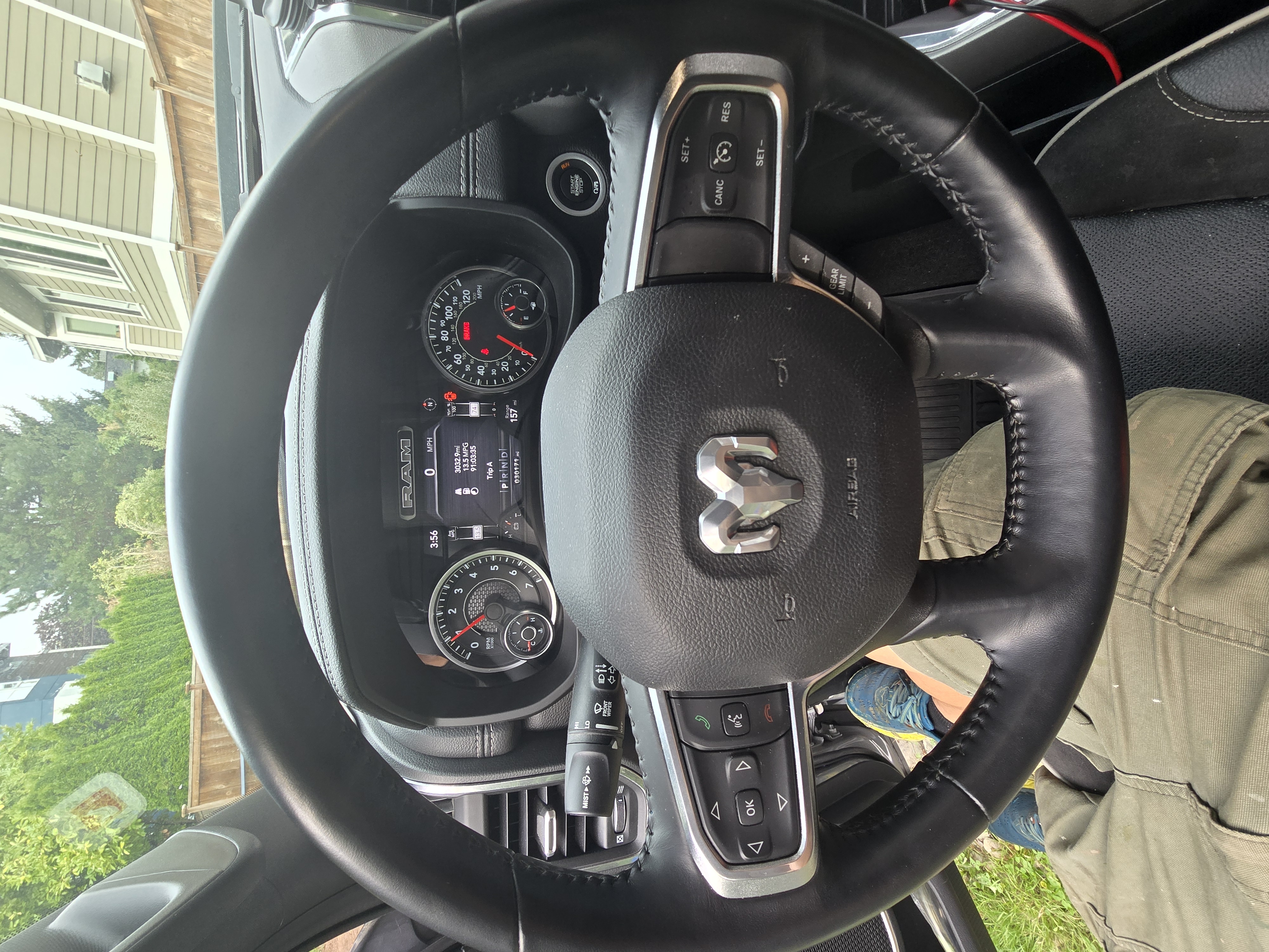 Used 2022 RAM 1500 Laramie w/ Sport Appearance Package AWD/4WD image 10