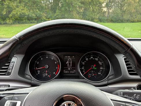 Used 2017 Volkswagen Passat 1.8T R-Line image 15