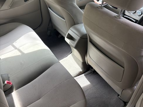 Used 2011 Toyota Camry LE FWD image 9