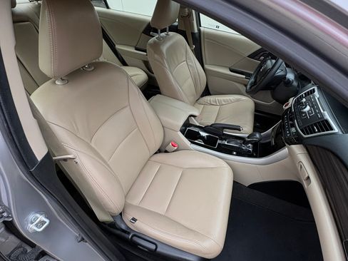 Used 2017 Honda Accord Hybrid Sedan image 10