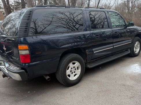 Used 2004 Chevrolet Suburban LT w/ Preferred Equipment Group image 2