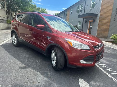 Used 2016 Ford Escape SE w/ Equipment Group 201A image 2