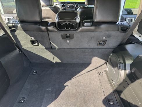 Used 2023 Jeep Wrangler Unlimited Sahara AWD/4WD image 16