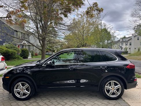 Used 2017 Porsche Cayenne S image 11