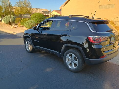 Used 2018 Jeep Compass Latitude w/ Popular Equipment Group AWD/4WD image 5
