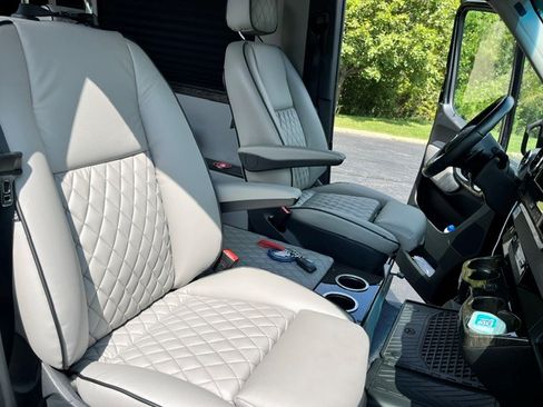 Used 2023 Mercedes-Benz Sprinter 2500 image 10