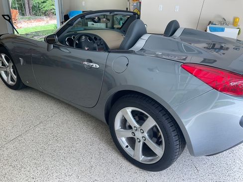 Used 2007 Pontiac Solstice Convertible w/ Premium Package RWD image 2
