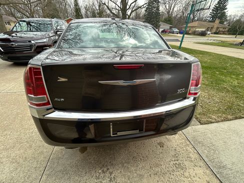Used 2014 Chrysler 300 AWD w/ Driver Convenience Group image 10