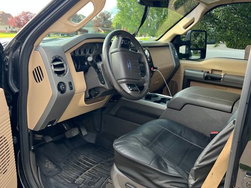 Used 2012 Ford F250 Lariat w/ Lariat Interior Pkg image 11