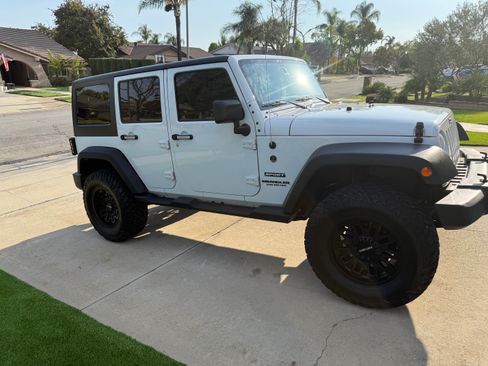 Used 2017 Jeep Wrangler Unlimited Sport w/ Quick Order Package 24S AWD/4WD image 1