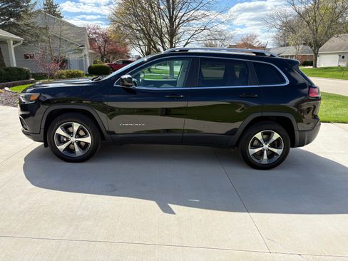 Used 2019 Jeep Cherokee Limited w/ Trailer Tow Group AWD/4WD image 5