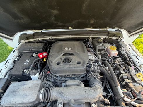 Used 2020 Jeep Wrangler Unlimited Sahara AWD/4WD image 12