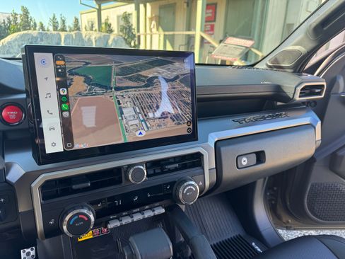 Used 2025 Toyota Tacoma TRD Sport image 15