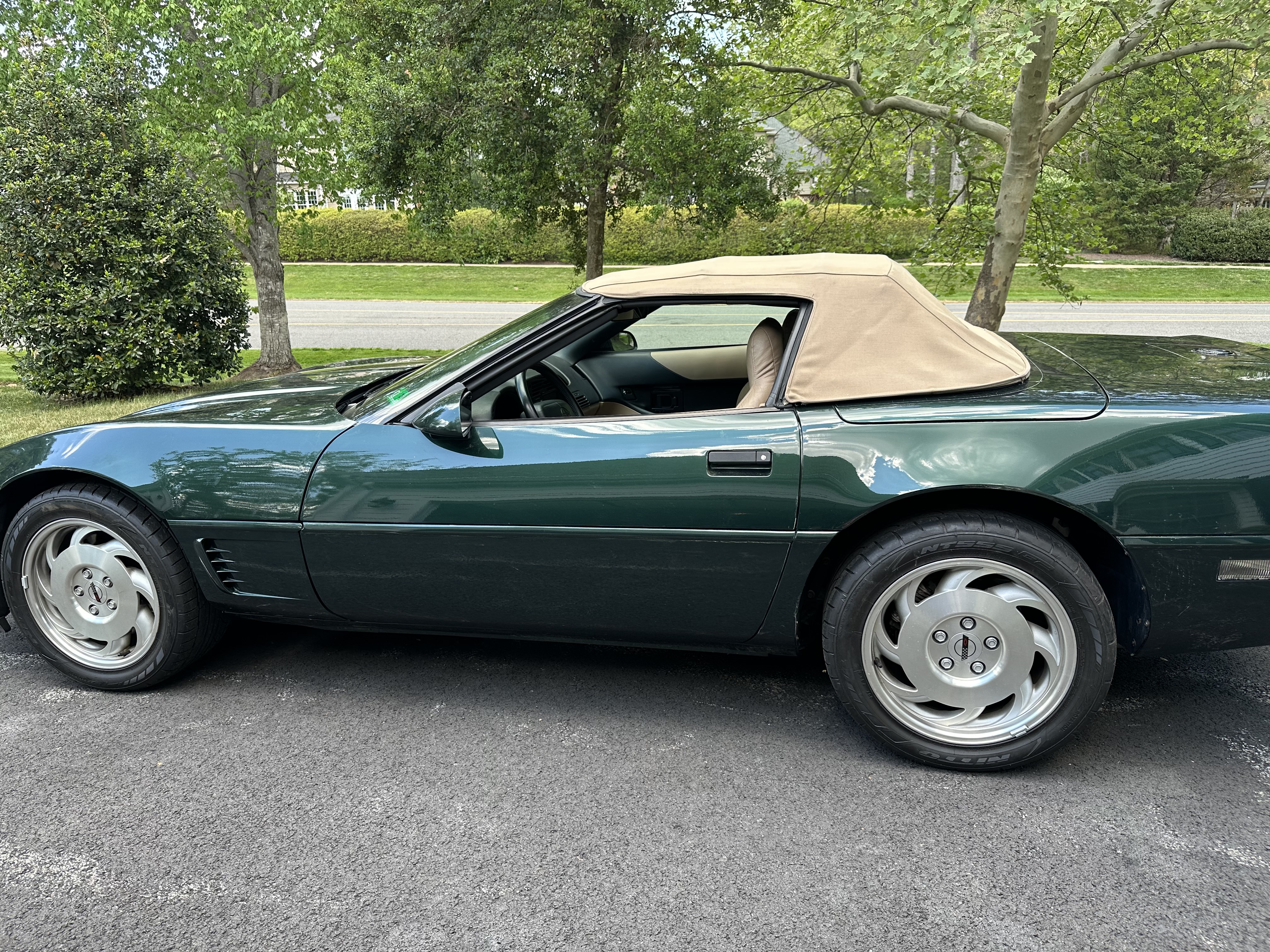 Used 1996 Chevrolet Corvette Convertible RWD image 2
